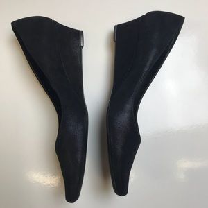 Sparkling suede wedge